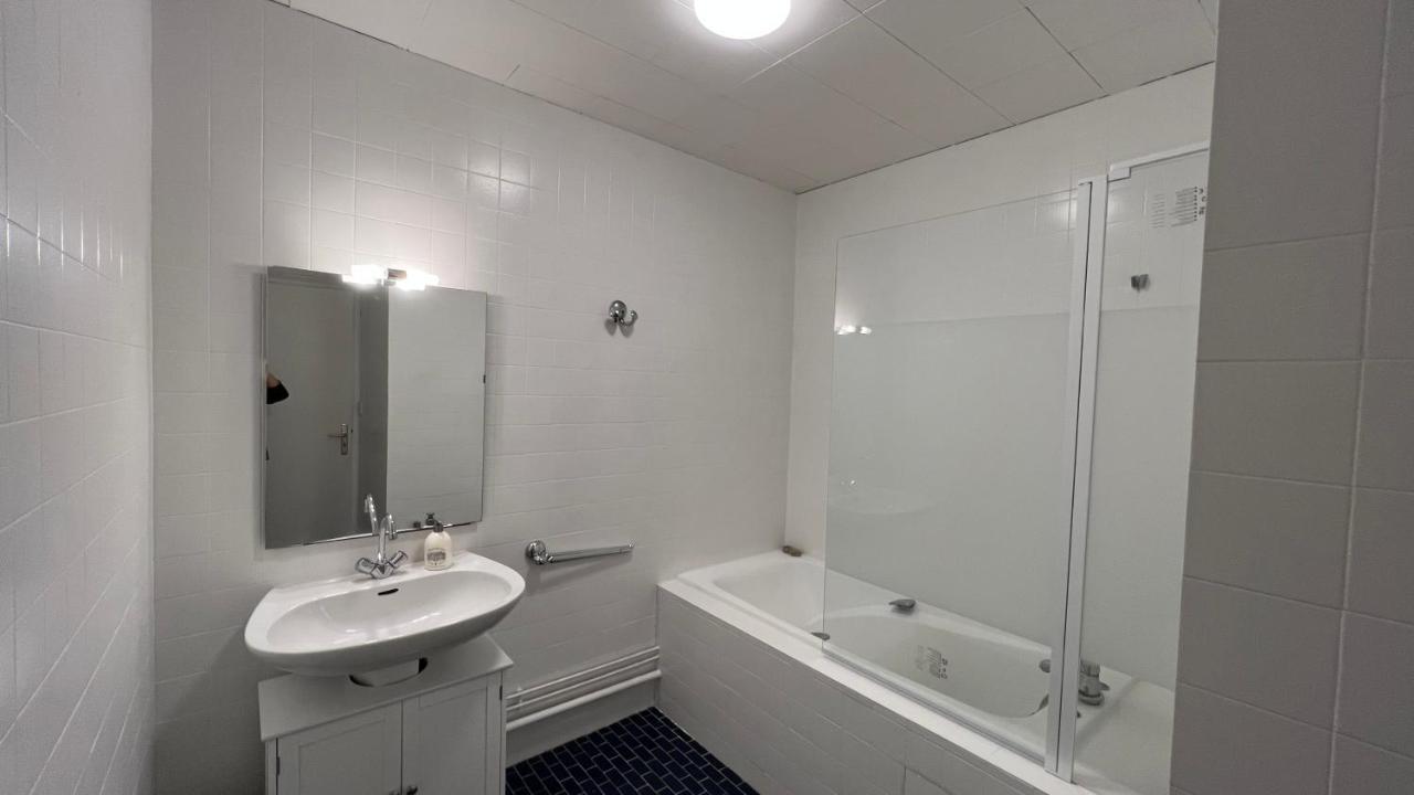 Appartement T4 70M2 - Meuble - Centre Ville - Proche Thermes Lons-le-Saunier Zewnętrze zdjęcie