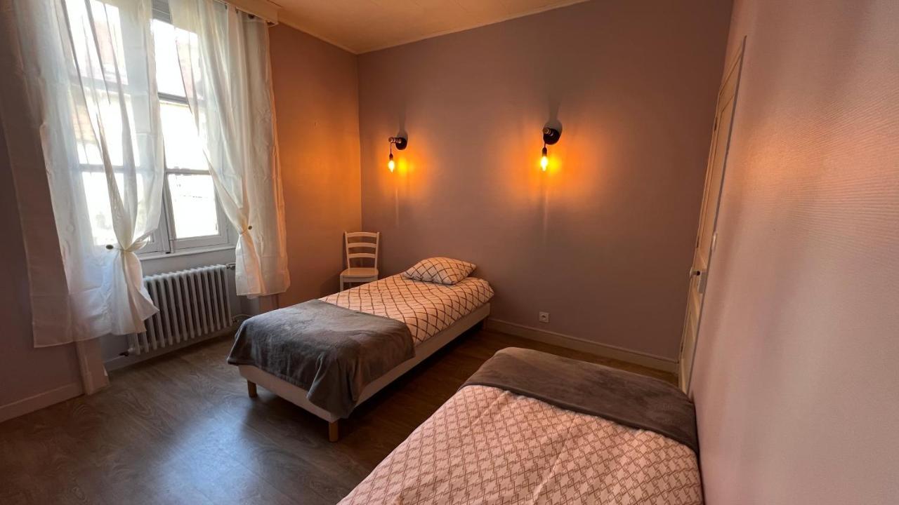 Appartement T4 70M2 - Meuble - Centre Ville - Proche Thermes Lons-le-Saunier Zewnętrze zdjęcie