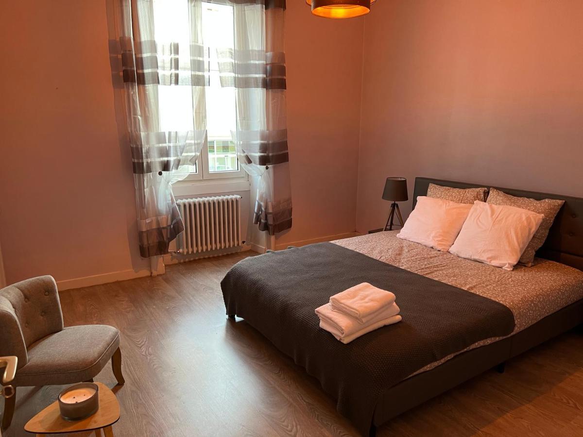 Appartement T4 70M2 - Meuble - Centre Ville - Proche Thermes Lons-le-Saunier Zewnętrze zdjęcie